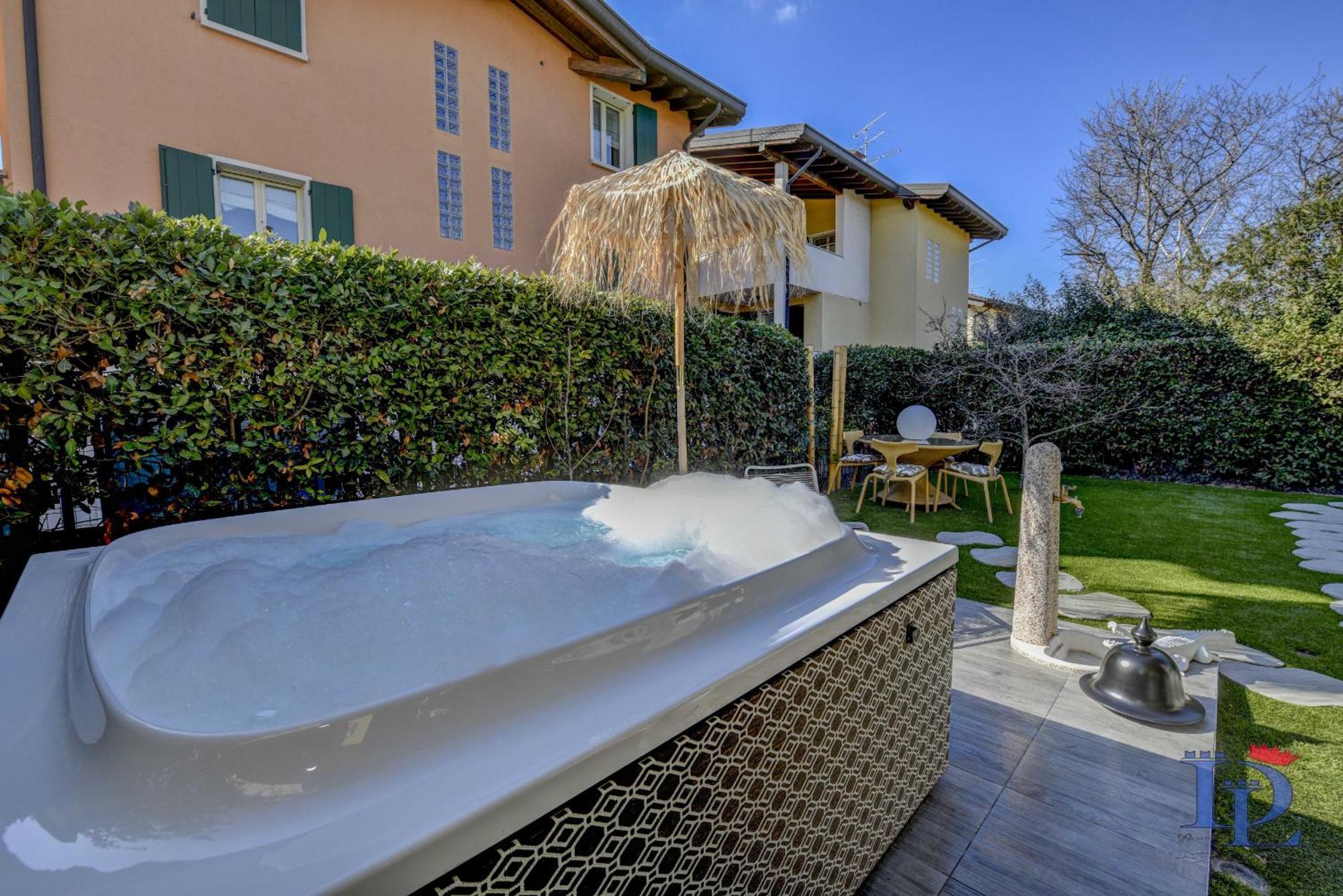 Desenzanoloft Official Partner Marriott Homes & Villas - Luxury Suite With Jacuzzi And Garden 데센자노델가르다 외부 사진