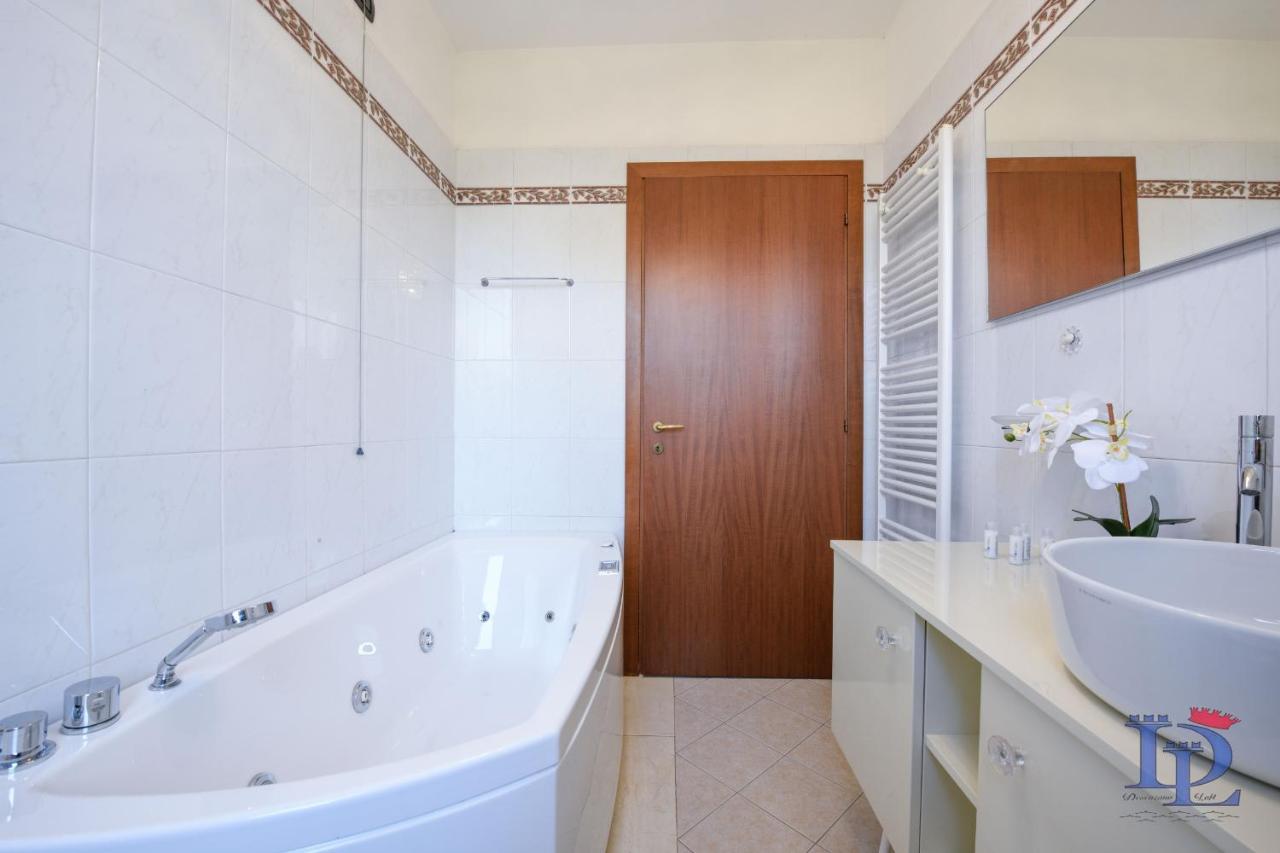 Desenzanoloft Official Partner Marriott Homes & Villas - Luxury Suite With Jacuzzi And Garden 데센자노델가르다 외부 사진